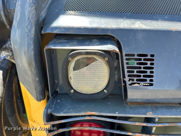 image for item OM9470 2015 John Deere  332E skid steer loader