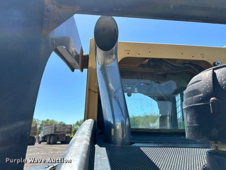 image for item OM9470 2015 John Deere  332E skid steer loader