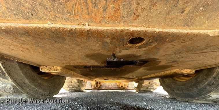 image for item OM9470 2015 John Deere  332E skid steer loader