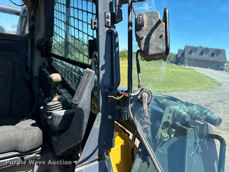 image for item OM9470 2015 John Deere  332E skid steer loader