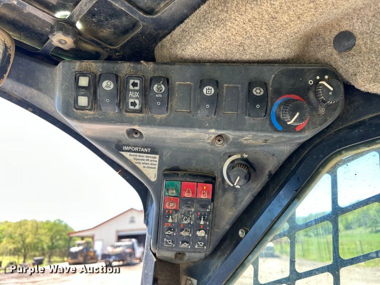 image for item OM9470 2015 John Deere  332E skid steer loader