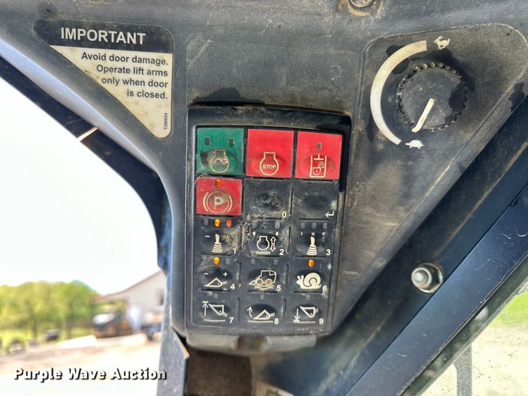 image for item OM9470 2015 John Deere  332E skid steer loader