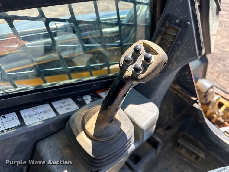 image for item OM9470 2015 John Deere  332E skid steer loader