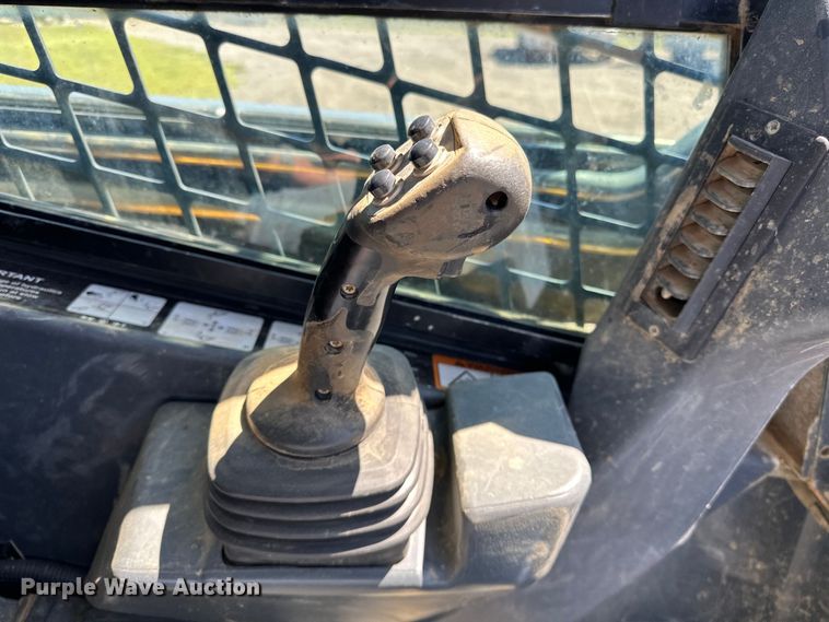 image for item OM9470 2015 John Deere  332E skid steer loader