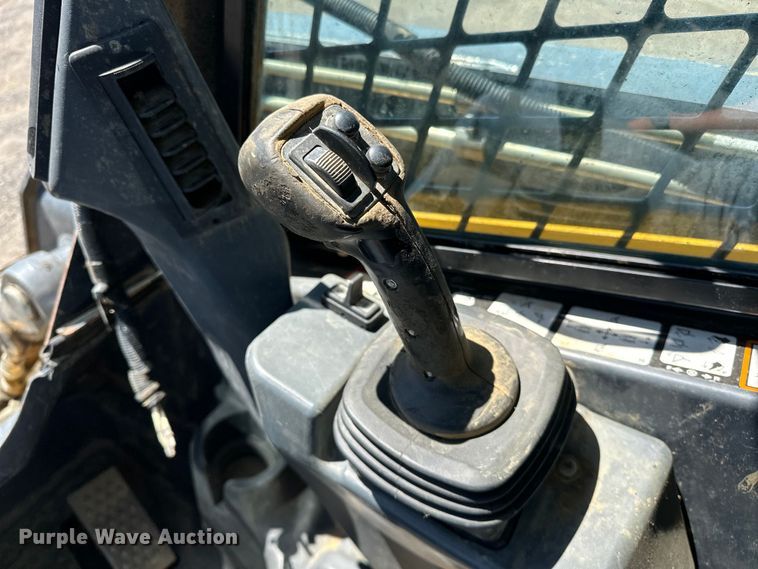 image for item OM9470 2015 John Deere  332E skid steer loader