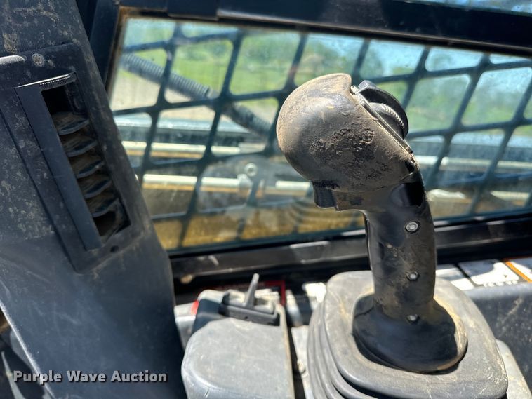 image for item OM9470 2015 John Deere  332E skid steer loader