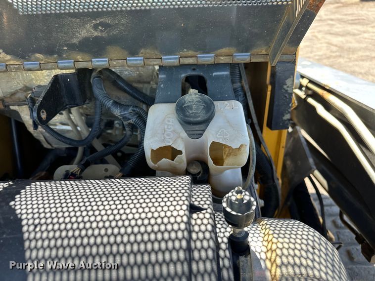 image for item OM9470 2015 John Deere  332E skid steer loader