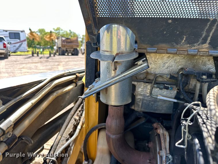 image for item OM9470 2015 John Deere  332E skid steer loader