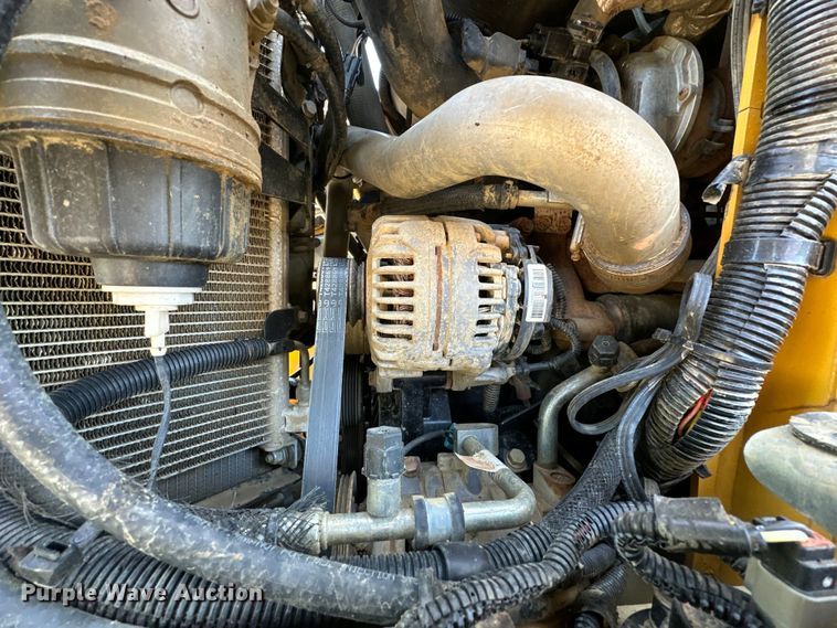 image for item OM9470 2015 John Deere  332E skid steer loader