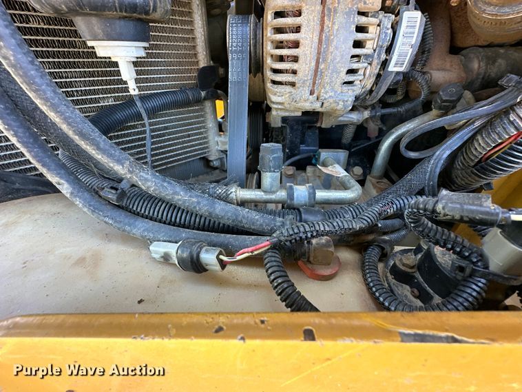 image for item OM9470 2015 John Deere  332E skid steer loader