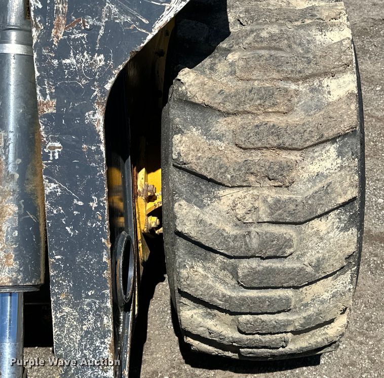 image for item OM9470 2015 John Deere  332E skid steer loader