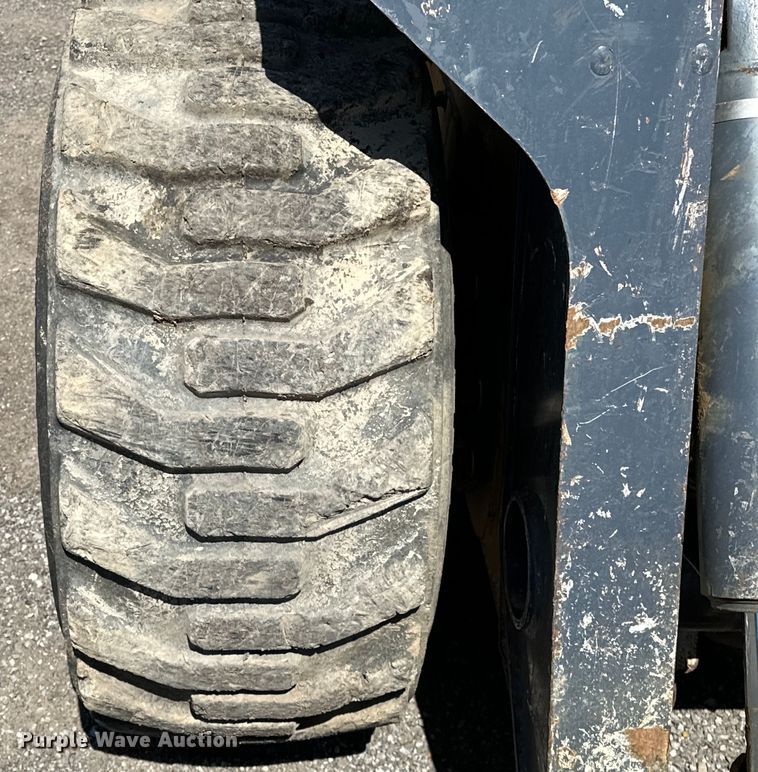 image for item OM9470 2015 John Deere  332E skid steer loader