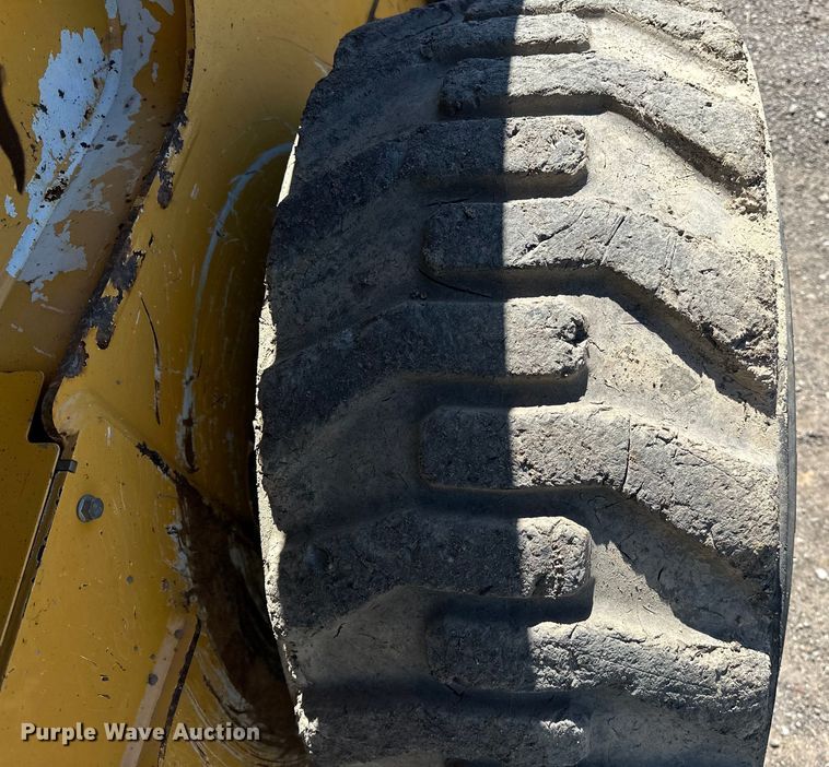 image for item OM9470 2015 John Deere  332E skid steer loader