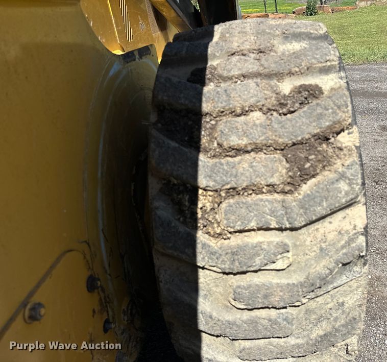 image for item OM9470 2015 John Deere  332E skid steer loader