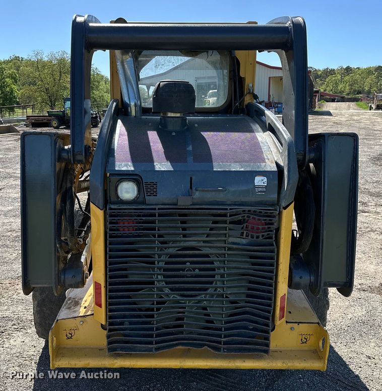 image for item OM9471 2016 John Deere  332E  skid steer loader