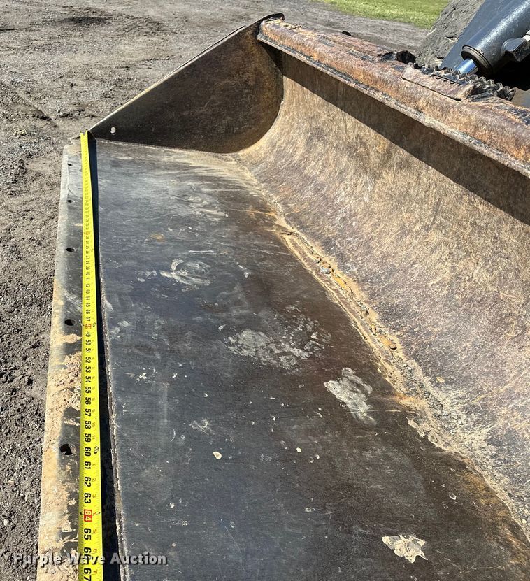 image for item OM9471 2016 John Deere  332E  skid steer loader