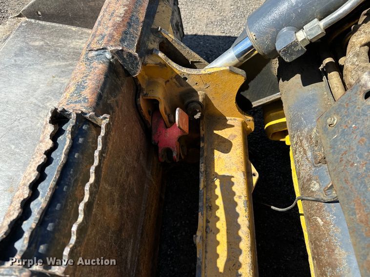 image for item OM9471 2016 John Deere  332E  skid steer loader