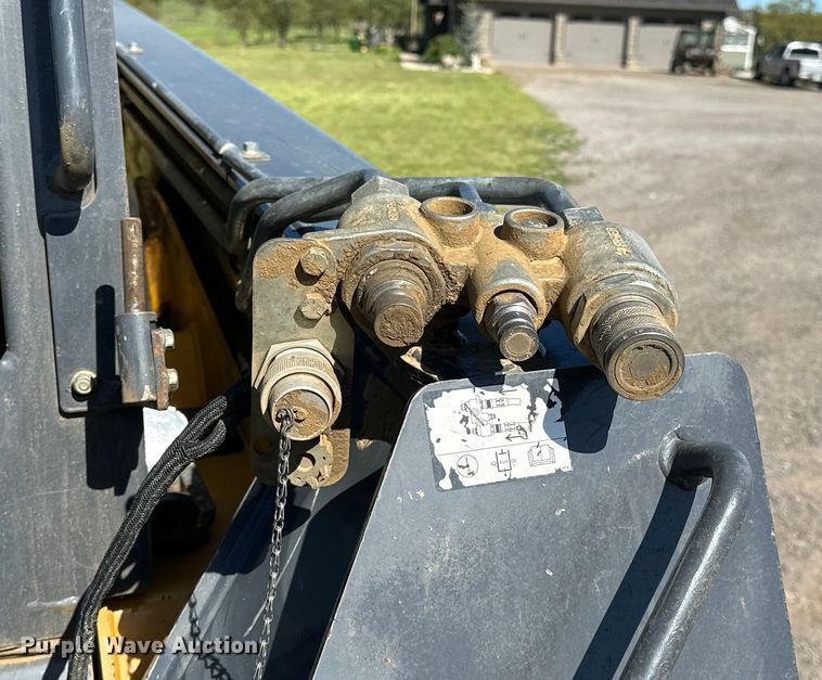 image for item OM9471 2016 John Deere  332E  skid steer loader