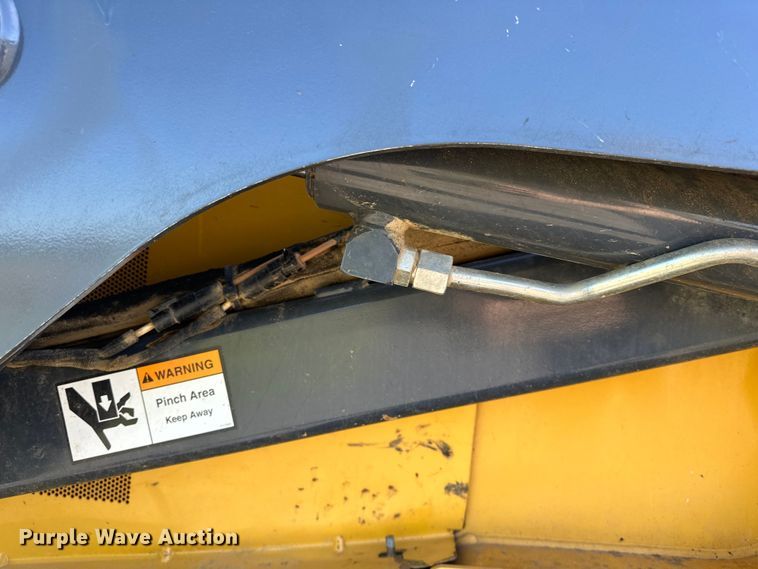 image for item OM9471 2016 John Deere  332E  skid steer loader