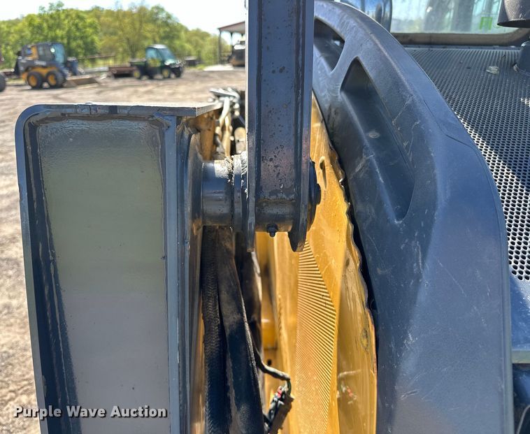 image for item OM9471 2016 John Deere  332E  skid steer loader