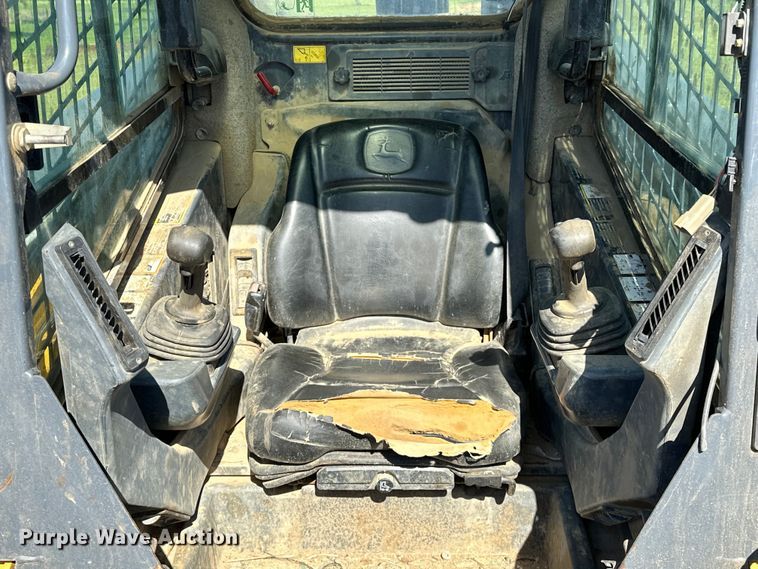 image for item OM9471 2016 John Deere  332E  skid steer loader