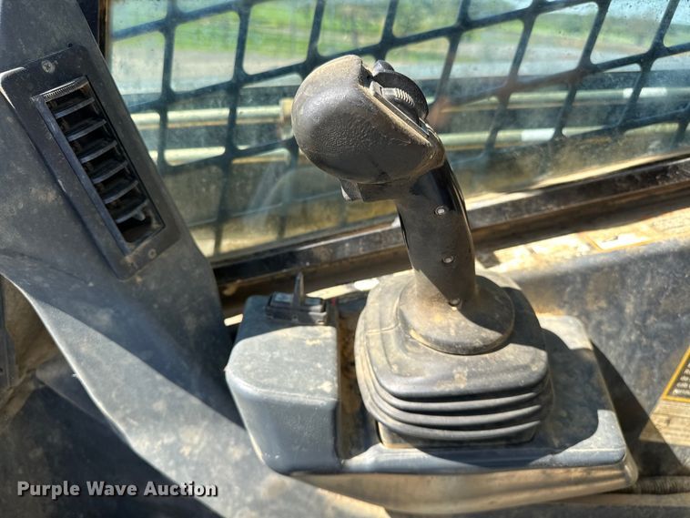 image for item OM9471 2016 John Deere  332E  skid steer loader