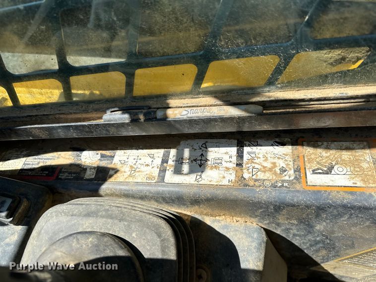 image for item OM9471 2016 John Deere  332E  skid steer loader