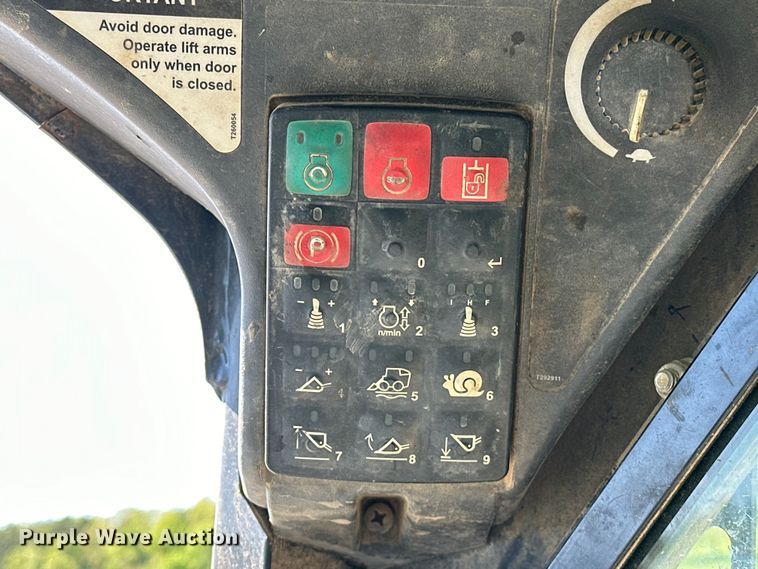 image for item OM9471 2016 John Deere  332E  skid steer loader