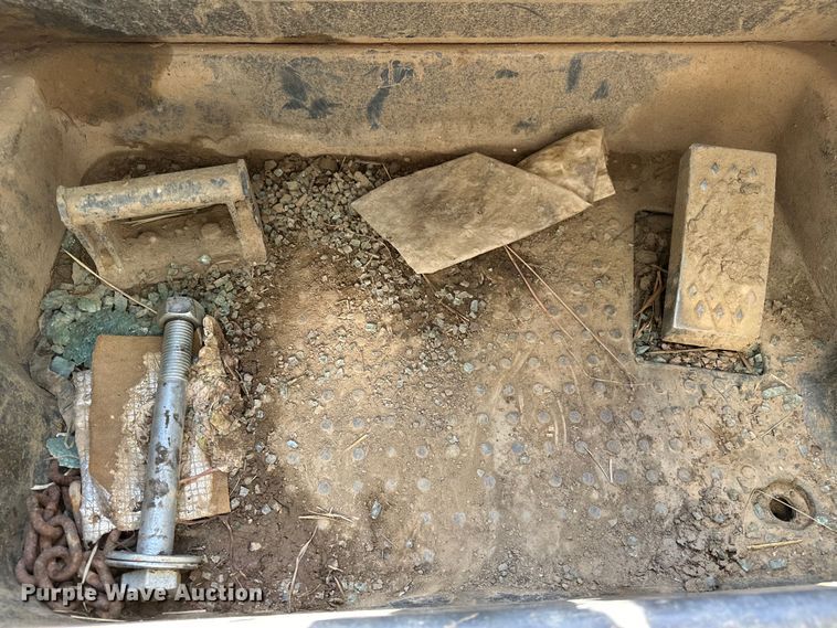 image for item OM9471 2016 John Deere  332E  skid steer loader