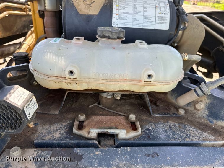 image for item OM9471 2016 John Deere  332E  skid steer loader