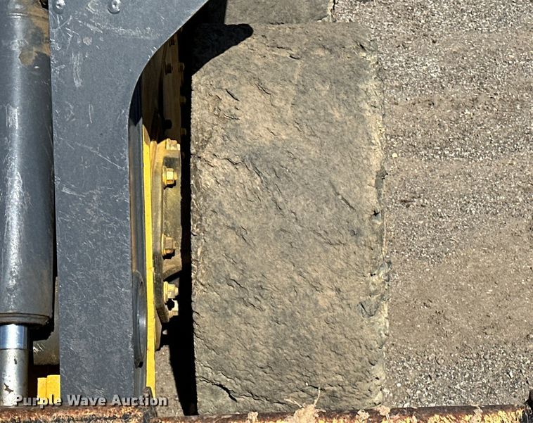 image for item OM9471 2016 John Deere  332E  skid steer loader