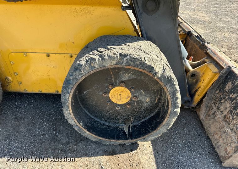 image for item OM9471 2016 John Deere  332E  skid steer loader