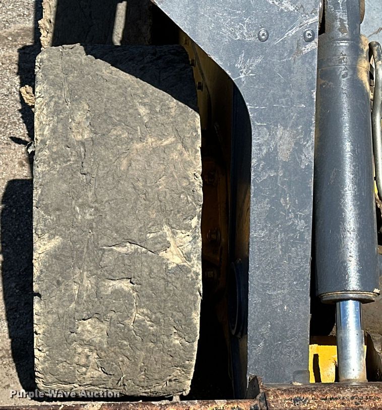 image for item OM9471 2016 John Deere  332E  skid steer loader