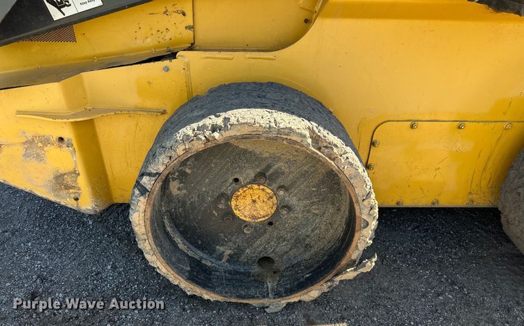 image for item OM9471 2016 John Deere  332E  skid steer loader