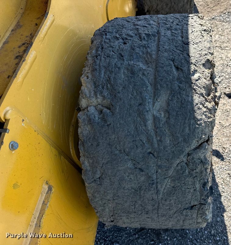 image for item OM9471 2016 John Deere  332E  skid steer loader