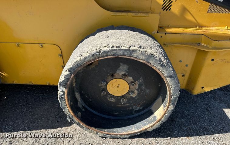 image for item OM9471 2016 John Deere  332E  skid steer loader