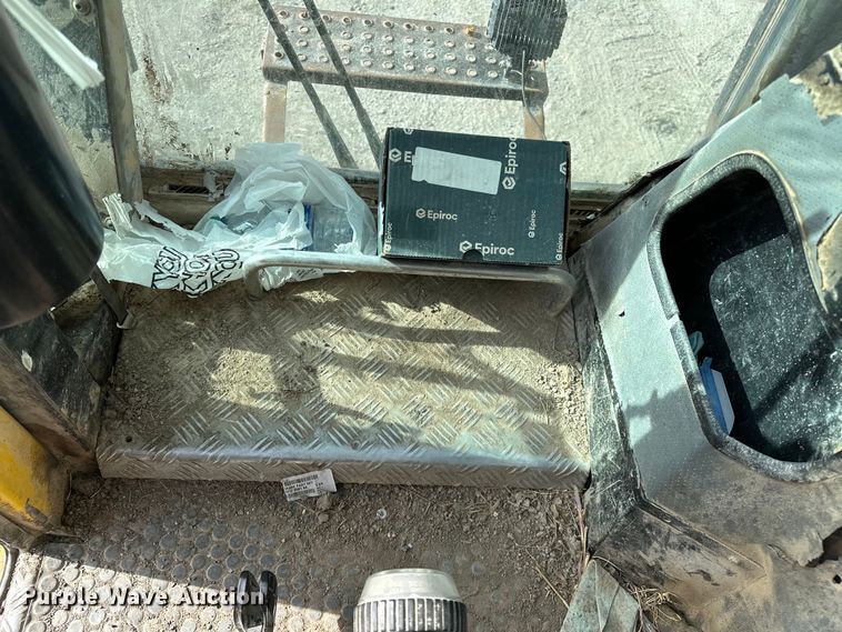 image for item OM9832 2006 Atlas Copco  ROC L6H-54 rock drill