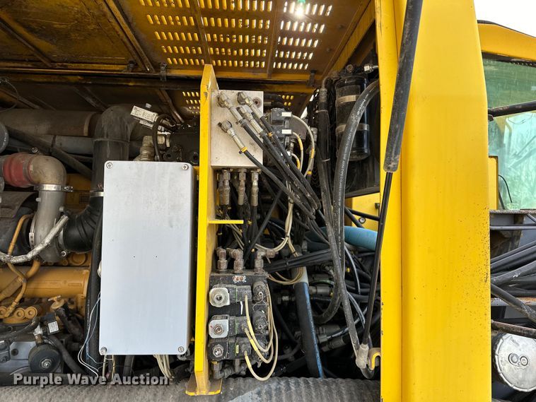 image for item OM9832 2006 Atlas Copco  ROC L6H-54 rock drill