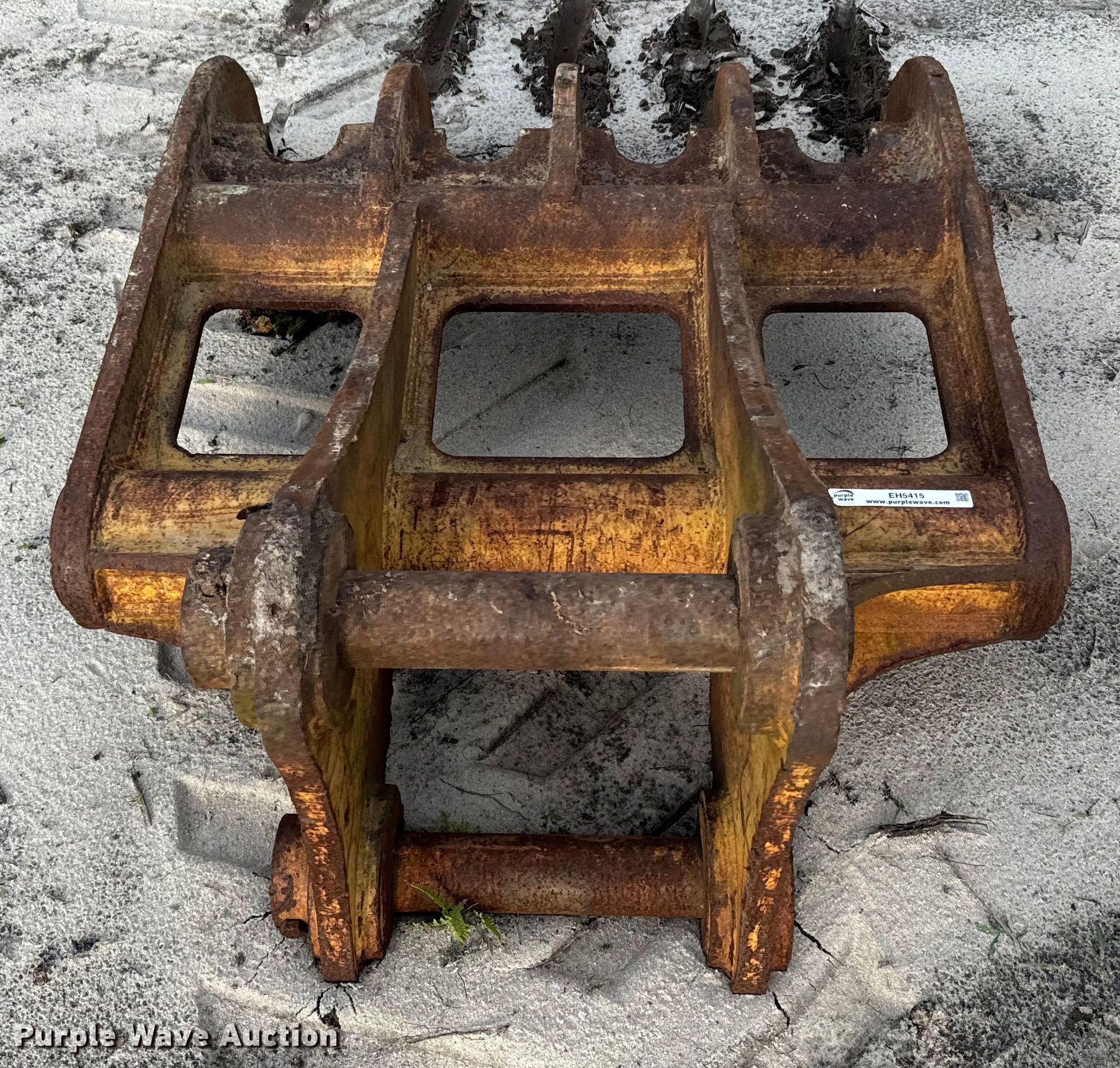 Tag excavator root rake in Lee, FL | Item EH5415 for sale | Purple Wave