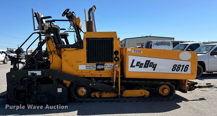 image for item DK6827 2008 LeeBoy 8816 paver