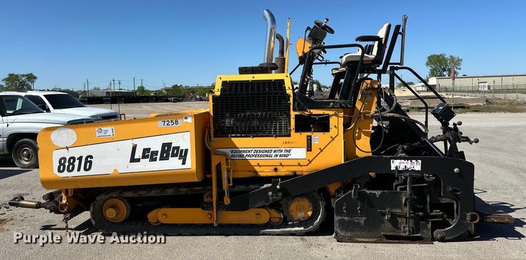 image for item DK6827 2008 LeeBoy 8816 paver