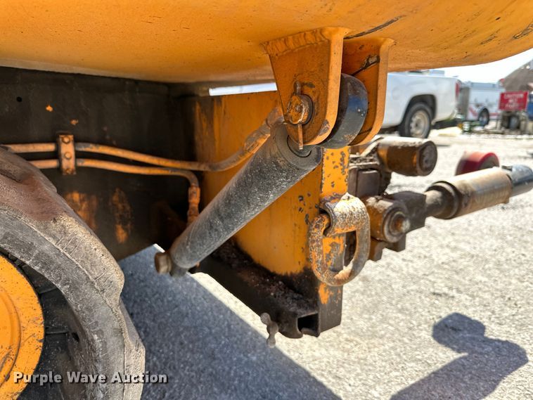 image for item DK6827 2008 LeeBoy 8816 paver