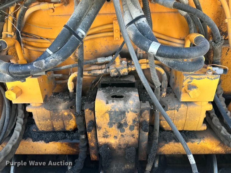 image for item DK6827 2008 LeeBoy 8816 paver