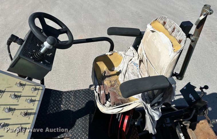 image for item DK6827 2008 LeeBoy 8816 paver