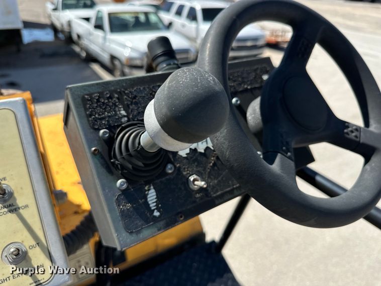 image for item DK6827 2008 LeeBoy 8816 paver