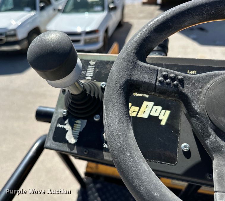 image for item DK6827 2008 LeeBoy 8816 paver