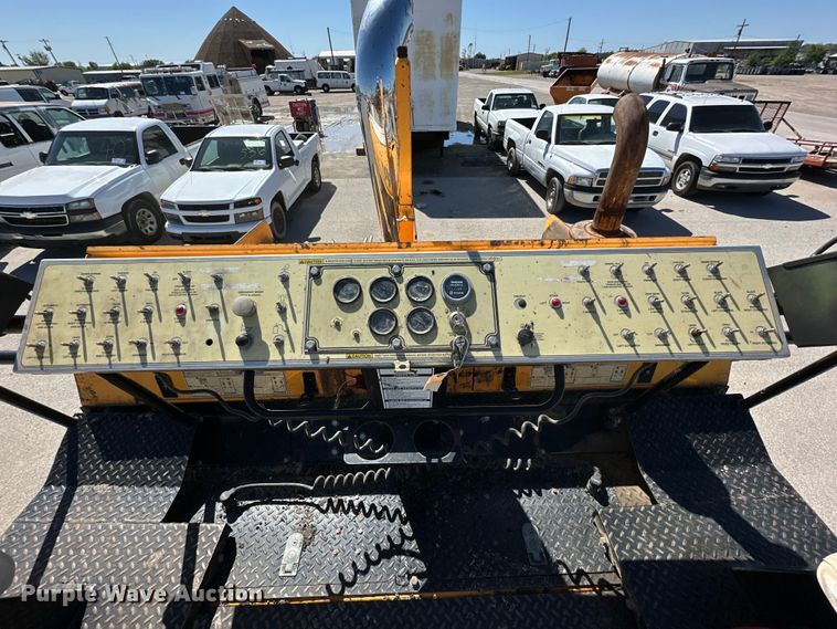 image for item DK6827 2008 LeeBoy 8816 paver