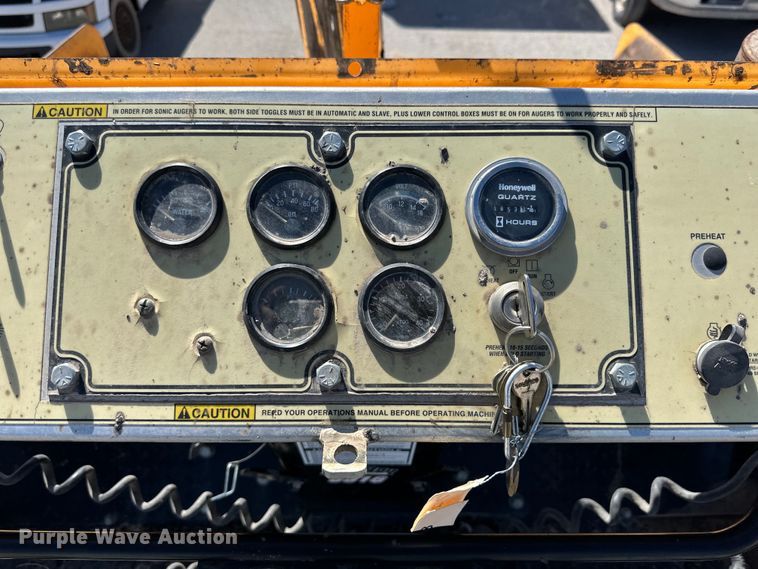 image for item DK6827 2008 LeeBoy 8816 paver