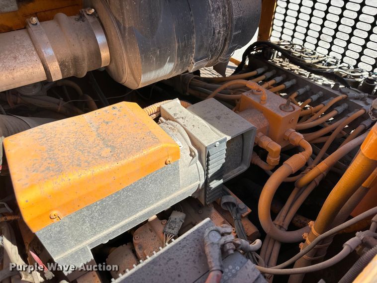 image for item DK6827 2008 LeeBoy 8816 paver