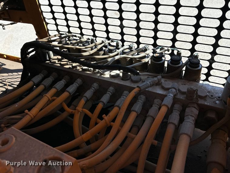 image for item DK6827 2008 LeeBoy 8816 paver